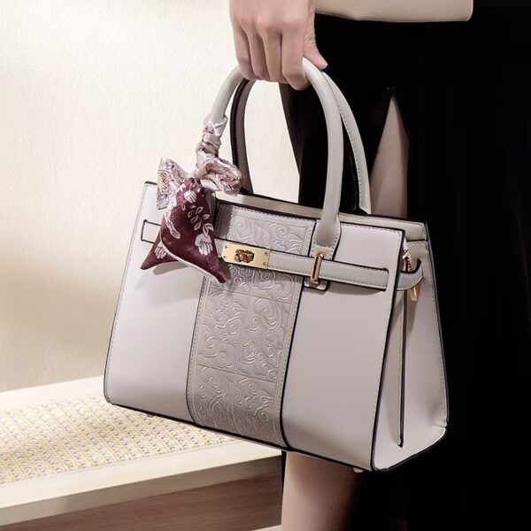 New Chinese Embroidered Handbag