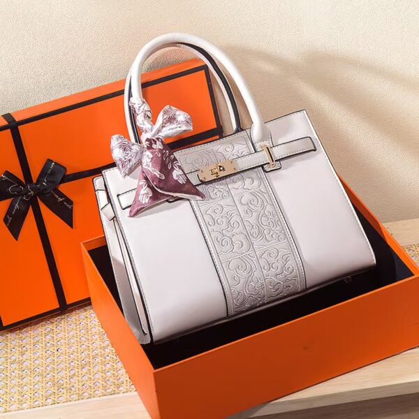 New Chinese Embroidered Handbag
