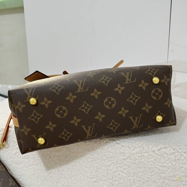 Louis Vuitton Shoulder Handbag